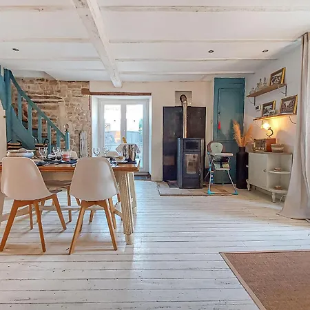 Holiday home Charmante Maison Au Calme *
